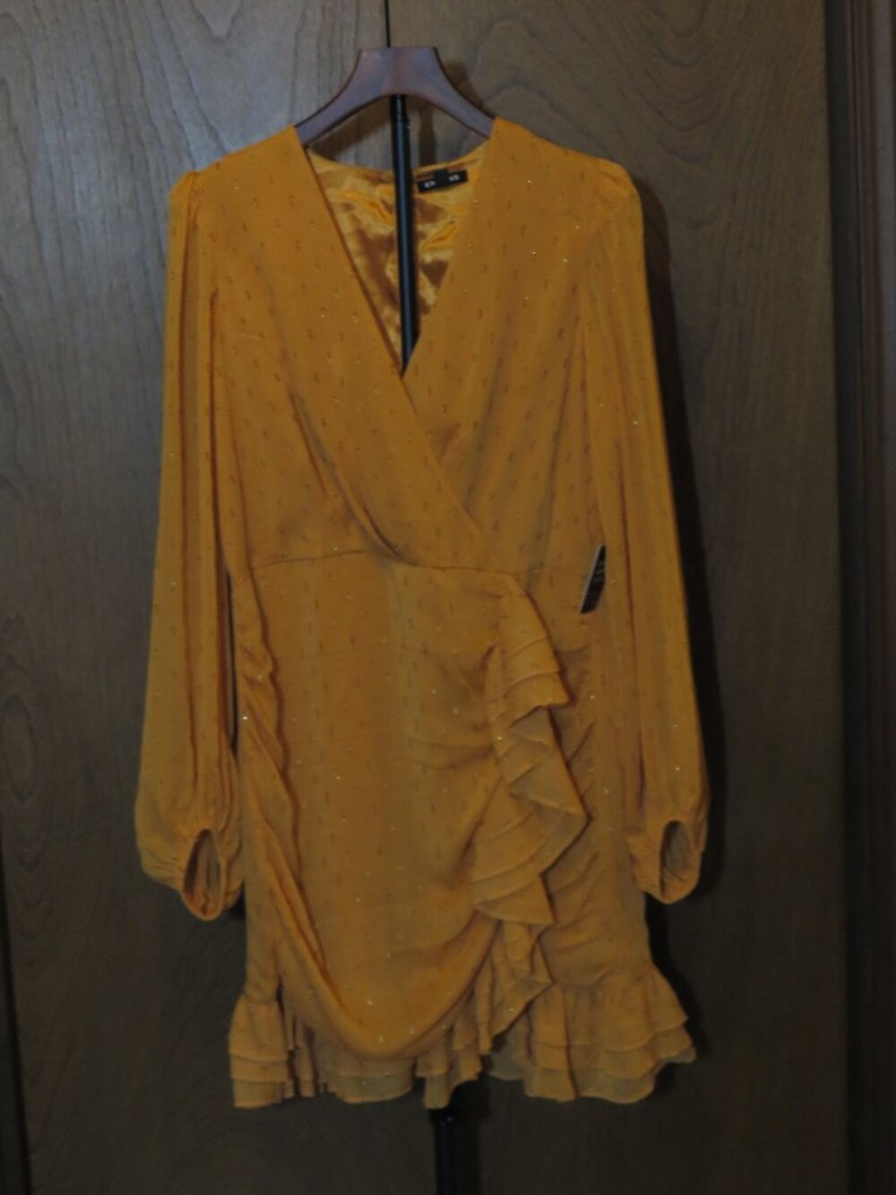 NEW WITH TAGS Express Large Dress Long Sleeves Ruffles w/Gold Threads